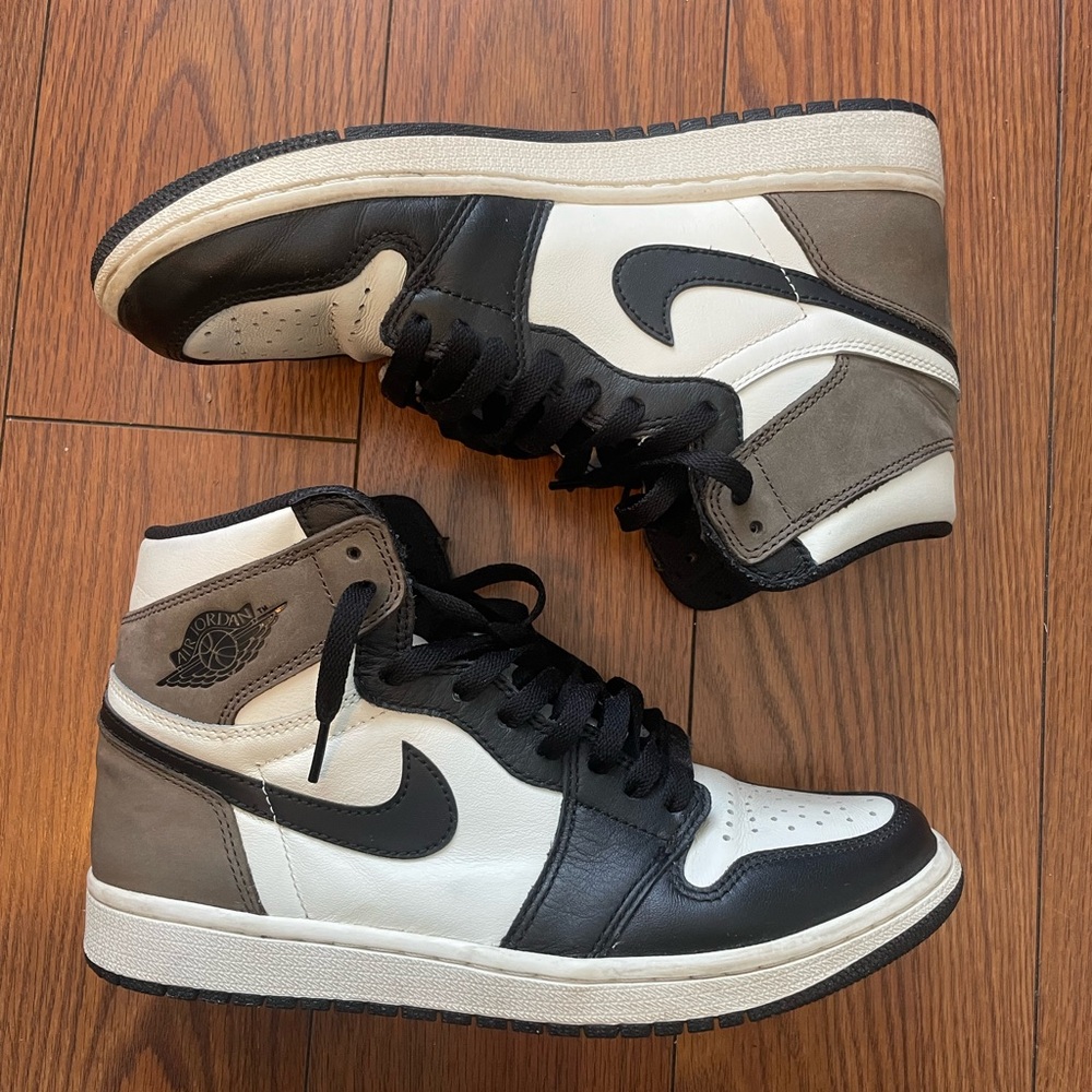 Jordan 1 Mochas Size 8.5